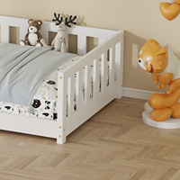 Lit simple en pin massif 80x120cm avec barres de protection anti-chute, mobilier enfant pour chambre et appartement, sommier à lattes