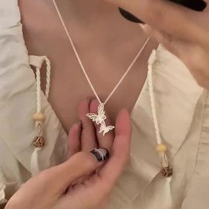 Collar de Mujer Sakura con Diseño Delicado y Lujoso, Plata de Ley S925, Cristal en Polvo, Flor de Melocotón Fresca, Estilo Moderno - Product Image 3