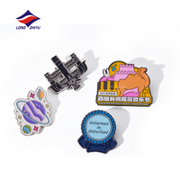 Broches personnalisées en métal émaillé dur avec logo sur mesure, motif feuille naturelle, de l'usine Longzhiyu avec 20 ans d'expérience