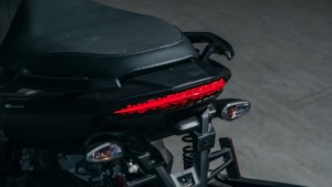 Yamaha Force2.0 Accessoires Moto Rouge Feu Arrière De Voiture Voyant D'avertissement Pour La Vente En Gros - Product Image 4