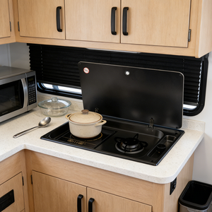 เตาแก๊สและเตาแม่เหล็กไฟฟ้าในตัวเคลือบนาโนสีดำ JDA Wholesale สำหรับรถบ้าน เรือ และครัวรถมอเตอร์โฮม - Product Image 2