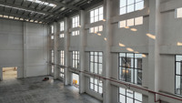 Atelier de construction préfabriqué en acier de nouvelle génération, structure robuste, entrepôt, bâtiment, soudage, découpe, unités de stockage modernes, hangar