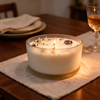 Bougie parfumée artisanale en cire de soja avec cristaux de guérison et fleurs séchées, dans un bocal en verre, longue durée de combustion, décoration d'intérieur, cadeau