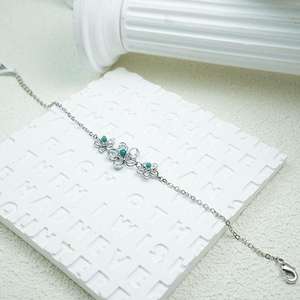 กำไลข้อมือหินดีไซน์ใหม่หรูหรา สีเขียวเทอร์ควอยซ์ ลายดอกไม้ สไตล์คลาสสิกสำหรับผู้หญิง ขายส่ง - Product Image 1