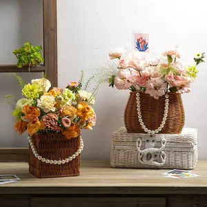 जॉयवुड नई रचनात्मक फैशन फूलों की टोकरी मोती हैंडहेल्ड फूलों का गुलदस्ता टोकरी कला फूलों की दुकान थोक