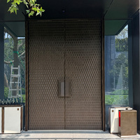 Porte d'entrée automatique double battante en laiton poli de qualité supérieure, robuste et personnalisée, pour villa, club, hôtel, propriété
