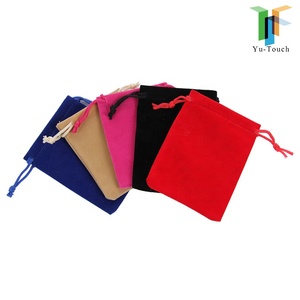 ถุงของขวัญกำมะหยี่สีสันหรูหราพร้อมโลโก้สั่งทำ ขนาด 5*7 ซม. ถุงผ้ารูดเชือกทำจากผ้ากำมะหยี่ ผ้าซาติน ผ้าออร์แกนซา ผ้าปอกระเจา สำหรับเก็บไวน์ - Product Image 6