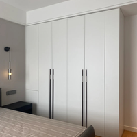 Armoire avec poignées, dressing moderne en MDF laqué blanc, chêne clair, marbre taupe