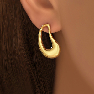 Ensemble collier et boucles d'oreilles en forme de goutte d'eau polie, bijoux géométriques abstraits simples en or, pour usage quotidien, cadeau pour femme, vente en gros - Product Image 4