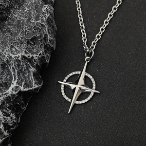 Collana Unisex in Acciaio Inossidabile con Ciondolo a Stella o Croce con Diamanti, Stile Sportivo, Catena a Serpente - Product Image 1