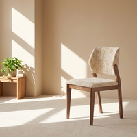 Chaise de salle à manger en bois d'hévéa de design moderne avec assise et dossier moelleux en lin, conforme à la norme EUDR