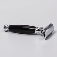 OEM Herren Rasier- und Bartpflege-Set mit Metallgriff Silvertip Dachsborsten Rasiermesser und Pinselhalter Set