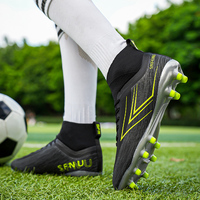 SAIFEINU vente au détail expédition rapide chaussures de football respirantes crampons de football haute performance avec un design léger