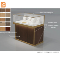 Vitrine modulaire personnalisée en verre avec grain de bois, verrouillable, miroir arrière, éclairage LED, design écologique |   Knock-Down