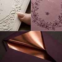 Tarjeta de Invitación de Boda con Letras en Relieve 3D |   Inserto Ovalado de Cartón con Relieve Floral Intenso Personalizado