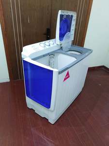 7KG Chine <span class=keywords><strong>Professionnel</strong></span> Personnalisé Opération Facile <span class=keywords><strong>Semi</strong></span>-Automatique Double Baignoire Blanchisserie Machine À Laver - Product Image 3