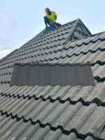 Matériaux de toiture en promotion pour le Kenya et l'Afrique de l'Est : Tôles de toiture en acier Mabati revêtues de pierre pour la construction de toitures de maisons, fournies directement par l'usine.