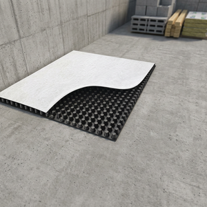 Tapis de drainage alvéolé en PEHD, feuille de drainage composite imperméable pour sous-sol, fondation, toit, jardin, tunnel et projets souterrains - Product Image 1