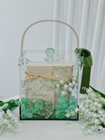 Vente en gros de boîte-cadeau de mariage en acrylique transparent stockage d'affichage transparent avec conception en relief de gâteau de fleur de rose pour les faveurs des invités