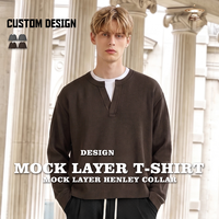 T-shirt Henley Homme Manches Longues Effet Superposé 280G Polyester Riche Couleur Unie Épaules Tombantes Coupe Ample Automne Deux Couleurs