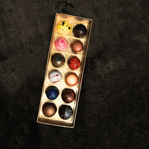 Boîte à <span class=keywords><strong>chocolat</strong></span> rigide en carton portable de luxe en matériaux recyclés pour chocolats en forme de cœur Célébration de la Saint-Valentin - Product Image 4