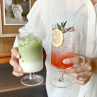 Verre à cocktail haut de gamme personnalisé avec logo, verre à pied transparent pour matcha glacé