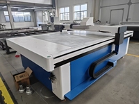 Machine de découpe textile numérique automatique CNC haute vitesse Rongchi, logiciel Ruida, épaisseur 50 mm, zone de travail 1600x2500 mm, servo