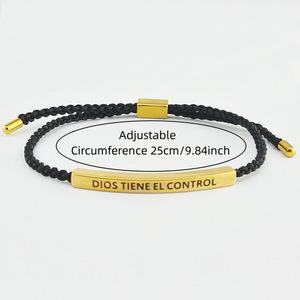 Braccialetto Intrecciato Colorato Fatto a Mano in Acciaio Inossidabile con Scritta 'Dios Tiene El Control', Regalo Unisex con Biglietto di Incoraggiamento - Product Image 4