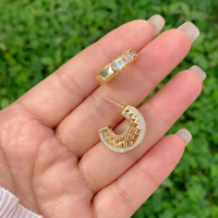 1 paire de boucles d'oreilles pendantes plaquées or 18 carats, style classique, incrustation en forme de cœur d'océan, zircon et cuivre, 1 paire