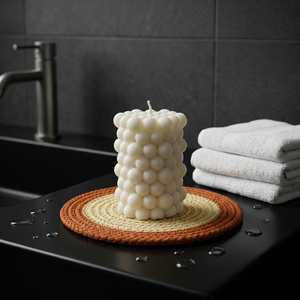 Bougie pilier en cire de soja de style nordique avec des formes géométriques artistiques pour la décoration intérieure contemporaine et les présentations décoratives - Product Image 3