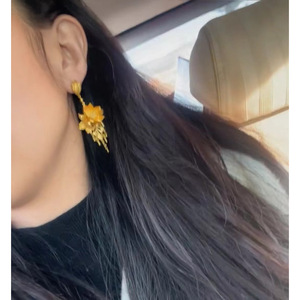 Pendientes GOODCARE de borla de loto paralelo con flor y luna doradas de estilo antiguo, lujo salvaje de alta gama para bodas - Product Image 3
