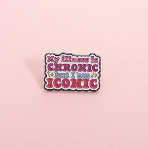 Alfileres de letras de nuevo diseño en stock, insignia colorida, mi enfermedad es crónica, pero soy un alfiler de solapa de esmalte suave icónico - Product Image 5