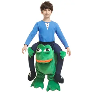 HI yetişkin taşıma hayvan binmek bir omuz yeşil kurbağa binmek taşıma kostüm