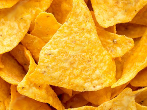 Jinan สายประมวลผลชิปตอร์ติญ่าสามเหลี่ยมทอดอัตโนมัติพร้อมเครื่องผสมที่ผ่านการรับรอง CE สภาพใหม่ - Product Image 6