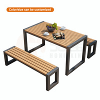 Tables d'extérieur modernes avec structure en acier galvanisé, ensemble de bancs de salle à manger pour 4 personnes avec plateau en WPC, meubles d'extérieur