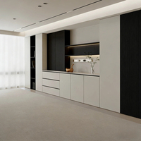 Buffet de style nordique avec rangement fermé et porte-bouteilles en matériaux écologiques