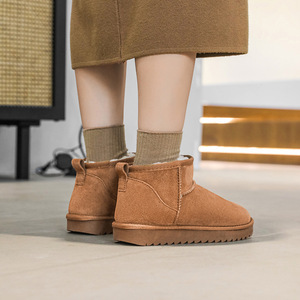 <span class=keywords><strong>Bottes</strong></span> <span class=keywords><strong>de</strong></span> <span class=keywords><strong>neige</strong></span> en cuir véritable pour femmes, personnalisées OEM, vente en gros, <span class=keywords><strong>bottes</strong></span> d'hiver chaudes doublées <span class=keywords><strong>de</strong></span> fourrure, bottines à semelle antidérapante, mini classiques pour femmes - Product Image 1