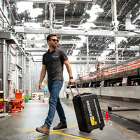 Nouvelle machine de nettoyage laser à fibre pulsée portable 300W 500W avec valise à roulettes pour le nettoyage du bois, des pneus, des moules et des moules à chaussures