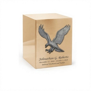 Urna Cúbica de Latón y Bronce con Emblema del Águila Americana Negra - Product Image 1