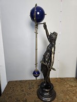 Horloge de table/étagère mécanique à balancier en laiton antique, statue de chasseuse en laiton, boule bleu cobalt mystérieuse, 8 jours