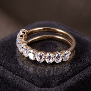Bague de fiançailles classique unisexe RIZTA JEWELS en or jaune 14 carats avec diamant solitaire demi-sertie de 1 carat de taille ovale D VS cultivé en laboratoire - Product Image 3