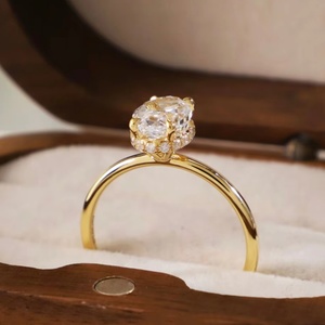 Nouvelle conception, bague solitaire à halo de diamants ovales de 1 à 5 carats, cultivés en laboratoire, 4 griffes, or 14k/18k plaqué rhodium, certifiée IGI, unisexe - Product Image 1