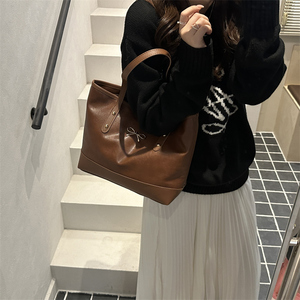 Sac fourre-tout de luxe <span class=keywords><strong>bicolore</strong></span> pour femme, sac à bandoulière élégant avec nœud, sac à main haut de gamme pour le bureau et les affaires 2026 - Product Image 5