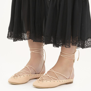 Sandales décontractées à lacets pour femme, grande taille 44, à talons plats, bout rond, coupe large, avec découpes frontales - Product Image 1