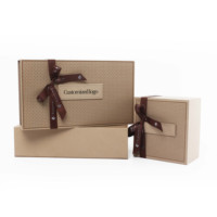 Coffret cadeau de luxe personnalisé avec ruban brun, emballage festif en carton premium avec compartiments