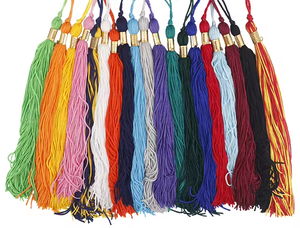 Pompon de graduation élégant avec breloque Année 2026 pour toque de remise de diplôme, cadeau souvenir universitaire en soie pour les diplômés - Product Image 2