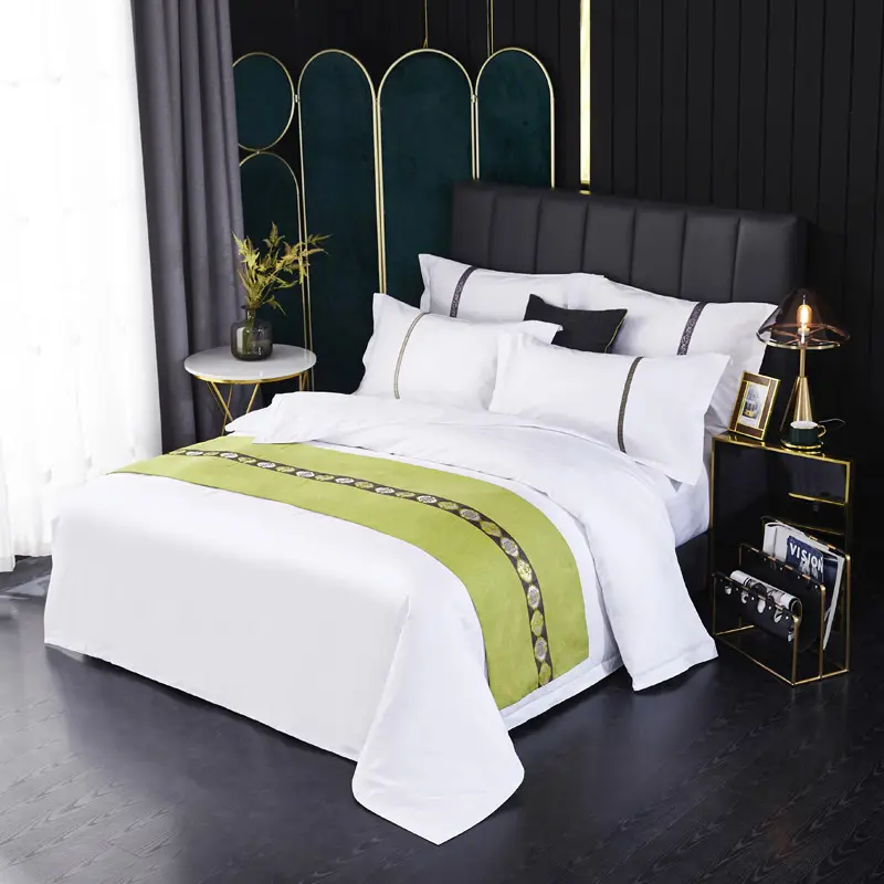 Five-star Luxury Hotel Bedsheet Solid Color Bed Runner with Pillows Hotel Bed Linen Bedding Set Comforter Set