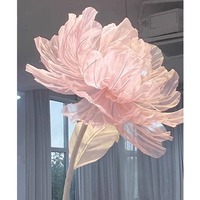 Nouveauté : Décoration florale géante rose en tissu fait main pour mariages et événements