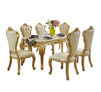 Ventes chaudes Table à manger classique européenne 6 à 8 personnes Table à manger de luxe en marbre rectangulaire dorée Table à manger en bois massif sculpté et ensemble de chaises