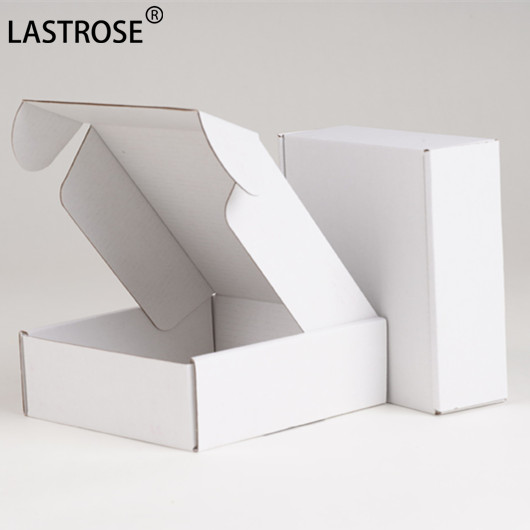 Boîte postale blanche